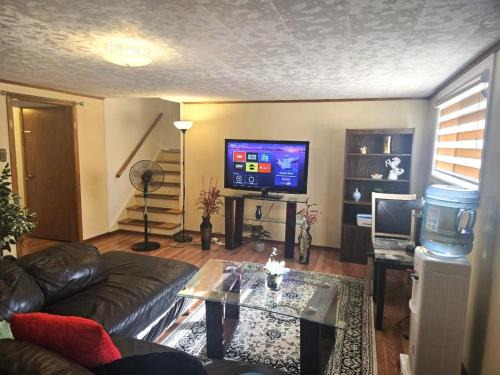 London Apartment | Private Lower Level Unit with Separate Entrance
