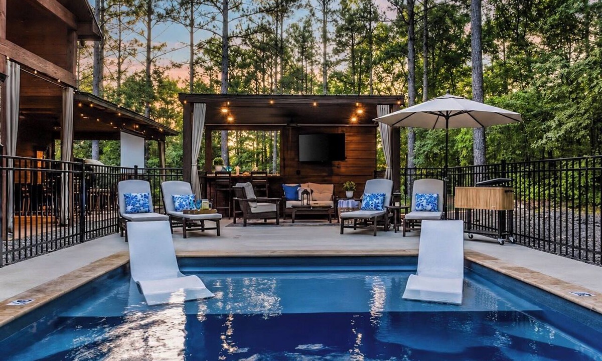 Hochatown Cabin | Private Pool Cabin | Swim In Movie Nights | Cabana
