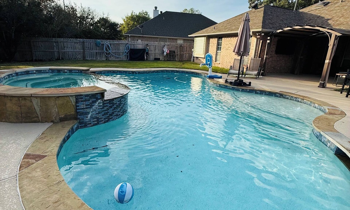 Edelweiss House | Private Pool + Hot Tub! 4BR Retreat with Ultimate Tailgate Patio