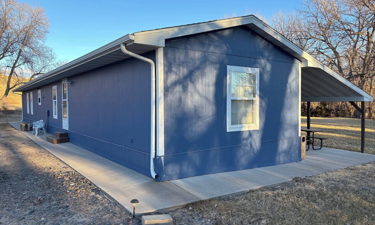 Lonergan House | Private property “A Wave From it All”. 2 minutes from the beach!