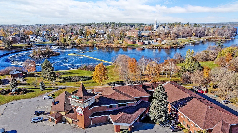 Arnprior Hotel | Quality Inn Arnprior