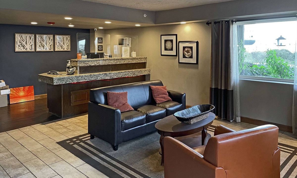 Clinton Hotel | Quality Inn Clinton North