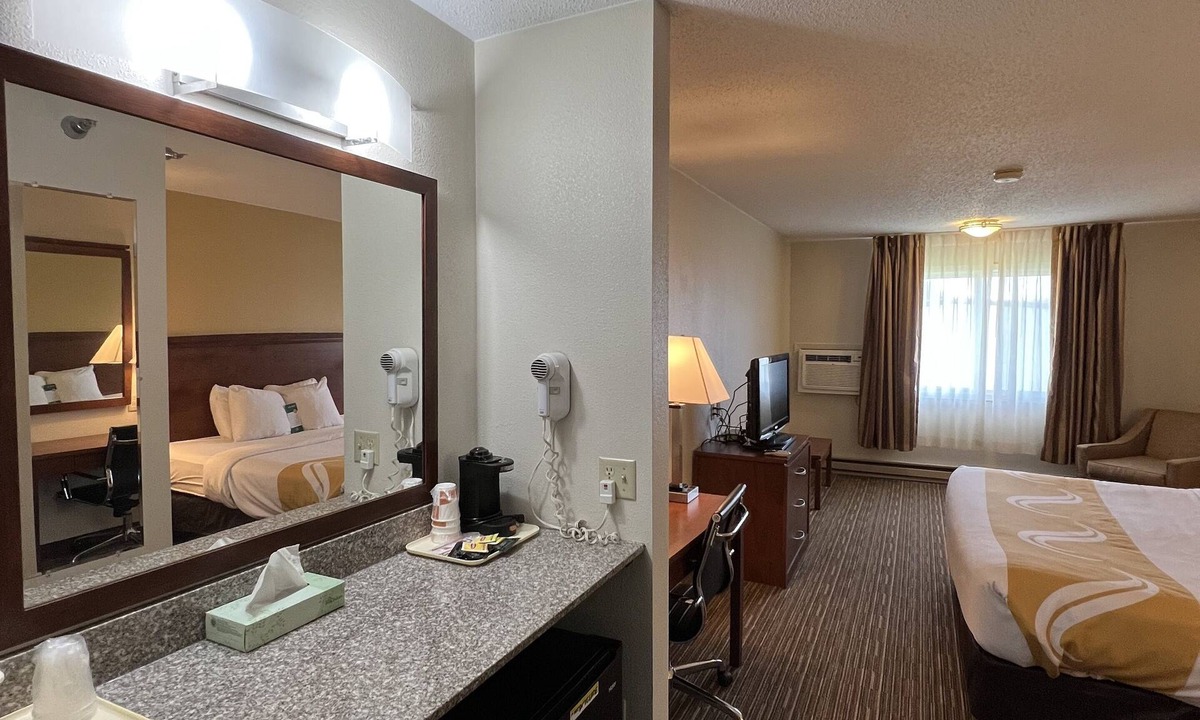 Mitchell Hotel | Quality Inn Mitchell I-90
