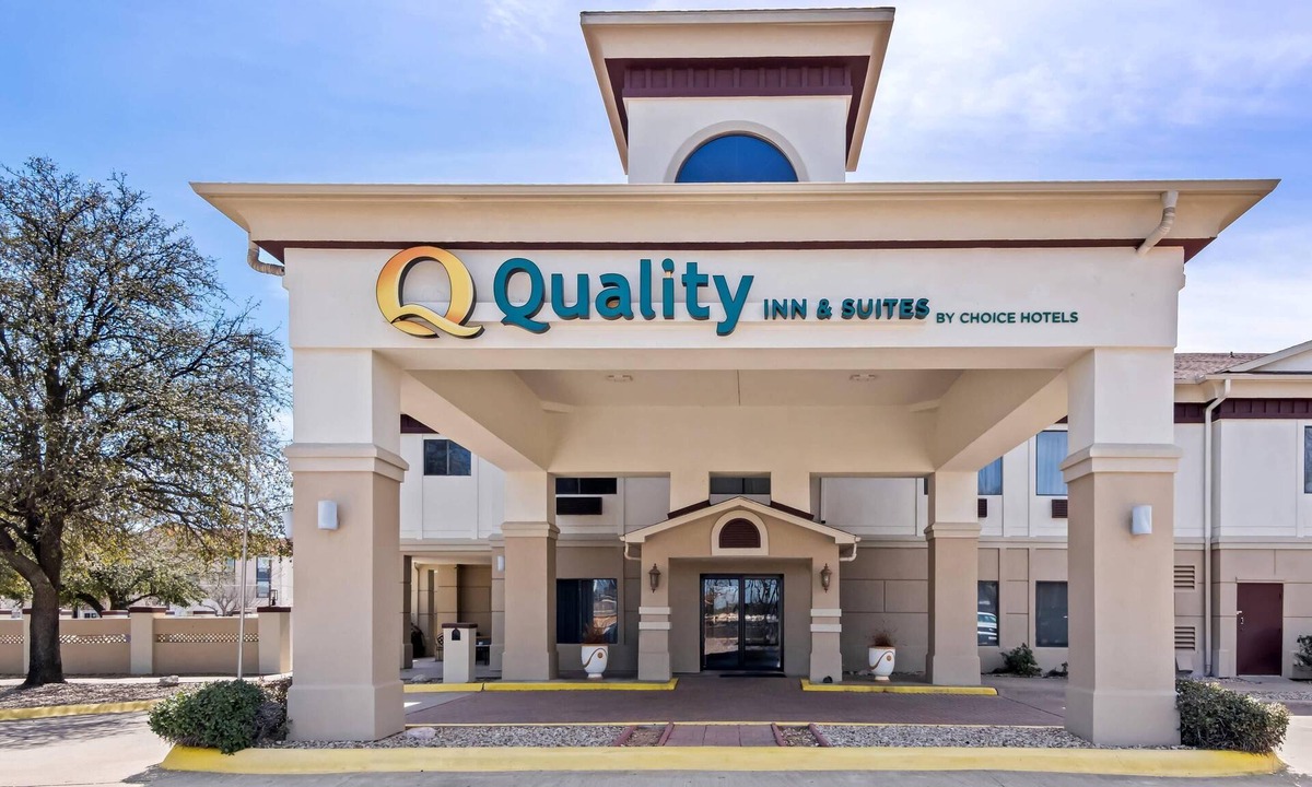 Granbury Hotel | Quality Inn & Suites - Granbury