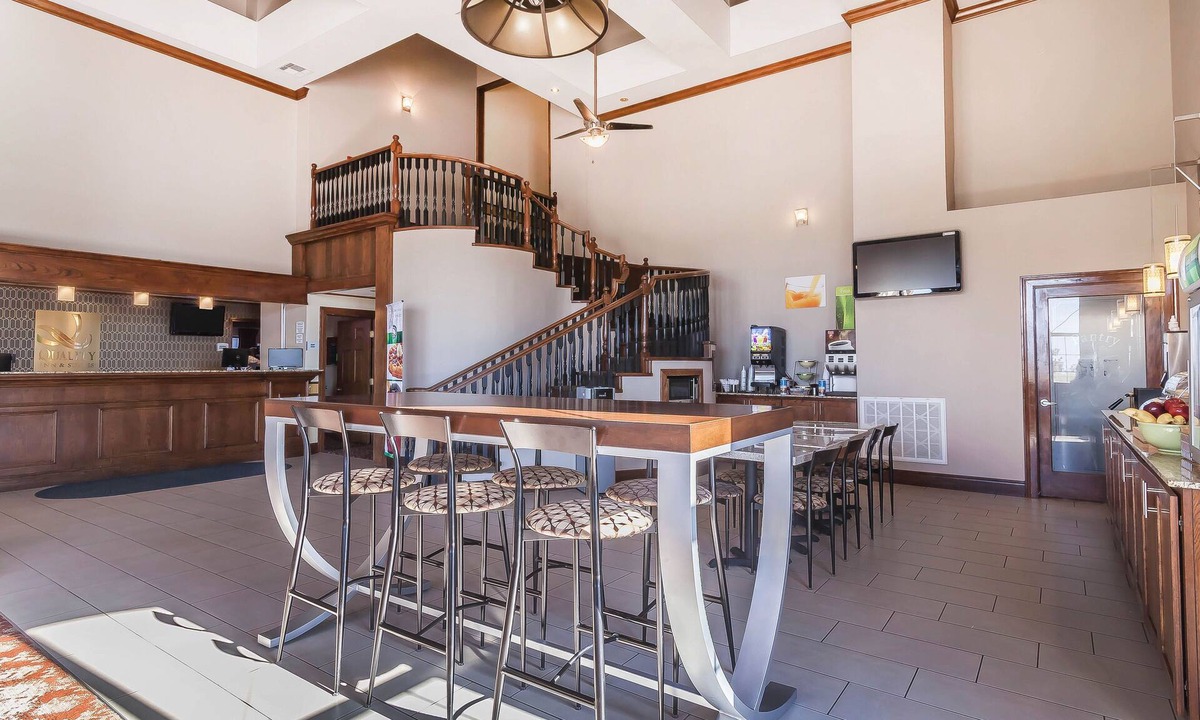 Owasso Hotel | Quality Inn & Suites Owasso US-169