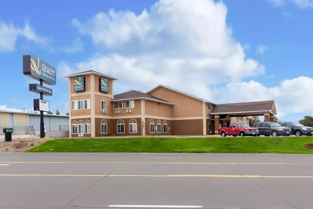 McCook Hotel | Quality Inn & Suites