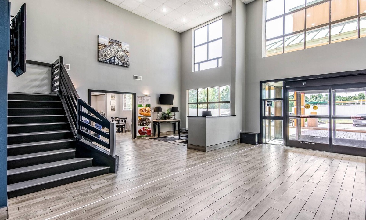 Maumelle Hotel | Quality Suites Maumelle - Little Rock Northwest
