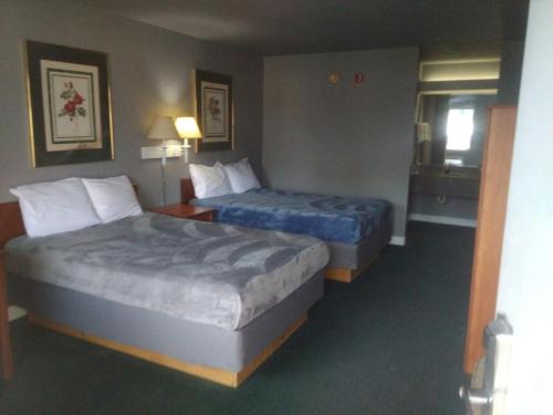 Livingston Apartment | Queen Bed Hotel Studio 107