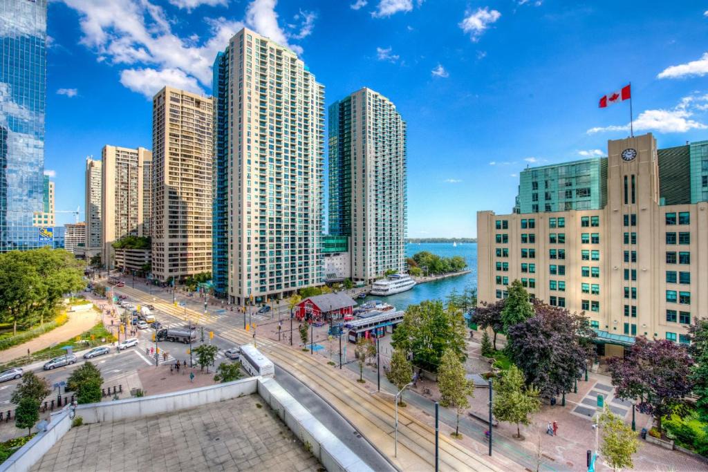Central Waterfront Apartment | Queens Quay Lake View Apartment by STS