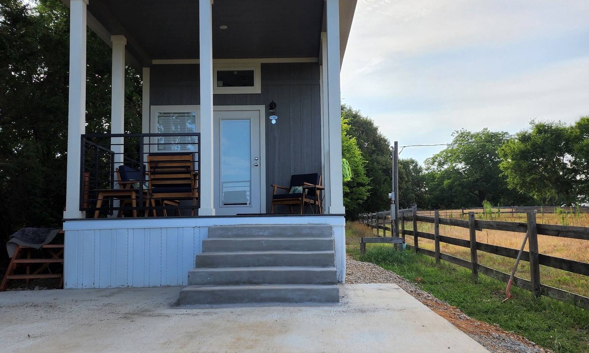 Tyler Cottage | Ranch Cabin Modern Tiny home on beautiful Ranch!