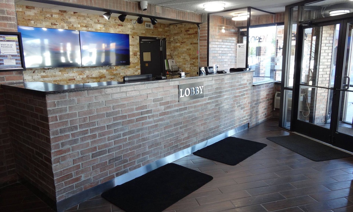 Wayne Hotel | Red Apple Inn