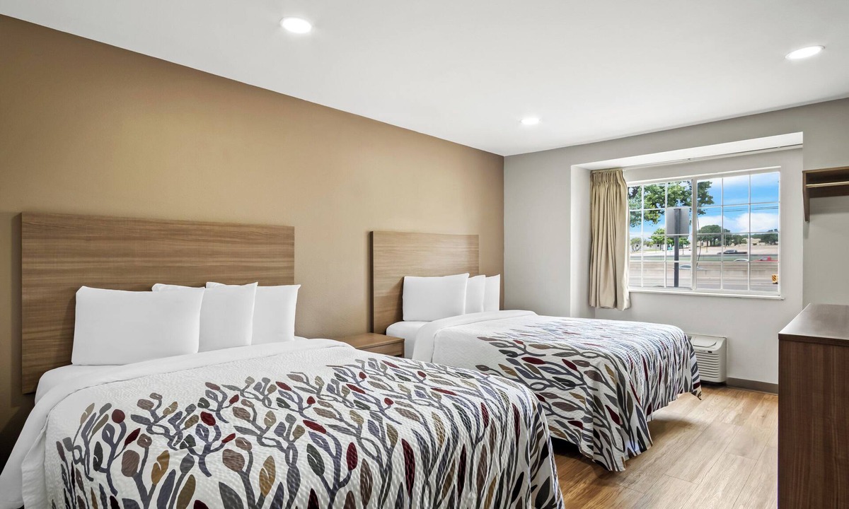 Euless Hotel | Red Roof Inn & Suites Euless - DFW Airport Southwest