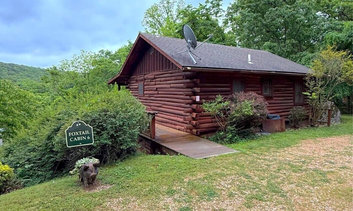 Eureka Springs Cabin | Redbud Valley Cabin 6 Downtown 3mi+Wifi+Pond+Parking