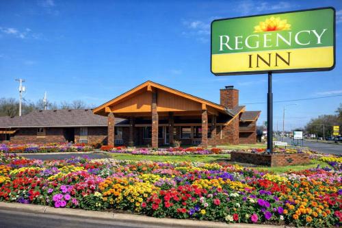 Iola Hotel | Regency Inn Iola