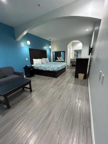 Humble Hotel | Regency Inn & Suites