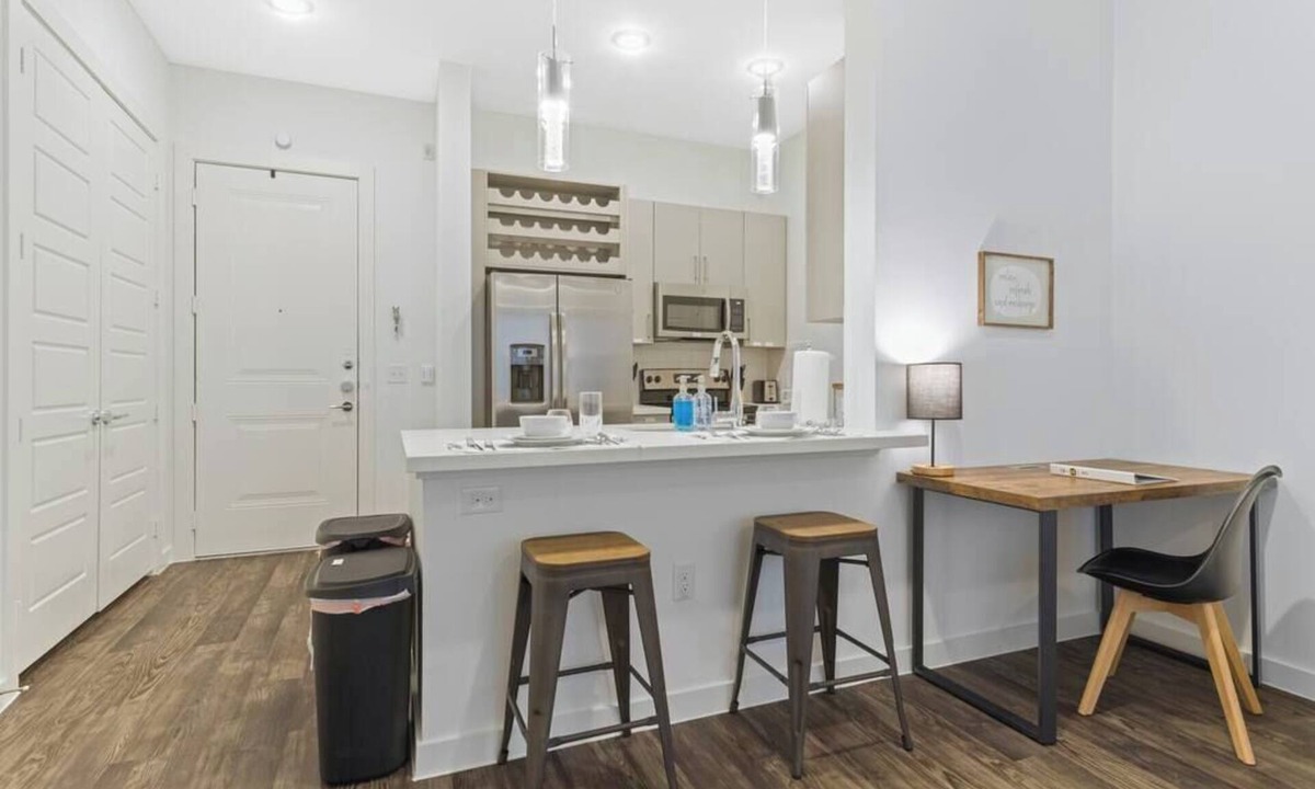 Collin County Apartment | Relax & Save | Weekly & Monthly Discounts
