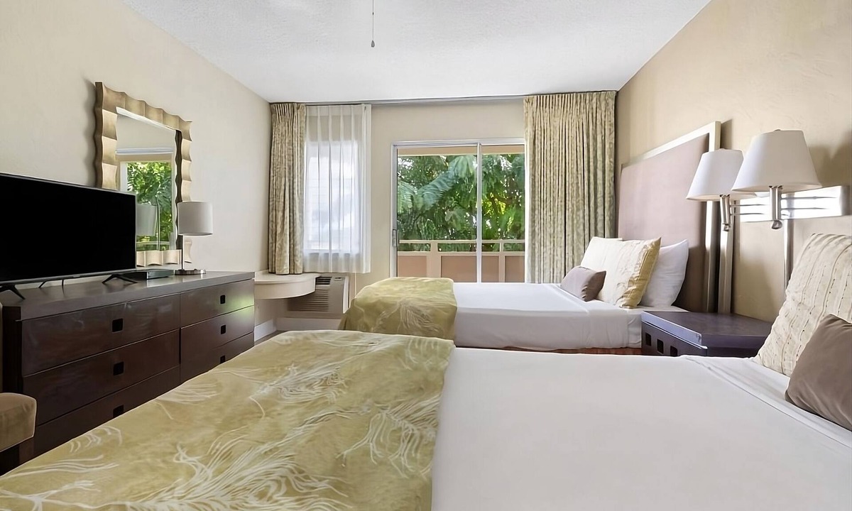 Wailua Hotel | Relaxing Beach Stay Awaits! 1 BR w/Pool Access and Free Parking!