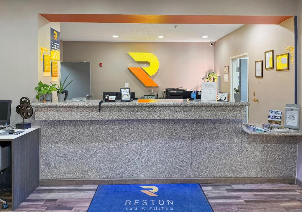 Spencer Hotel | Reston Inn & Suites