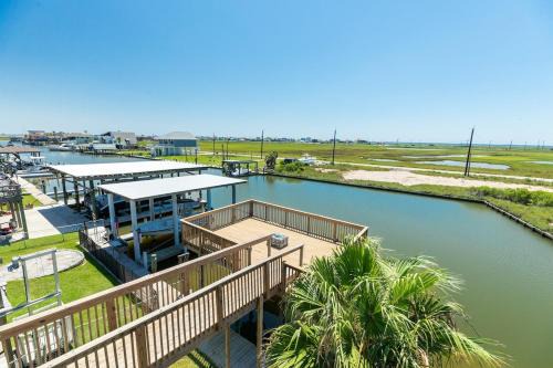 Surfside Beach House | Right on the Canal Great for Fishing