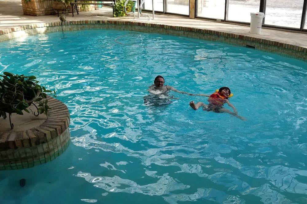 Saskatoon Villa | River Front Mansion Minutes with indoor heated pool and hottub