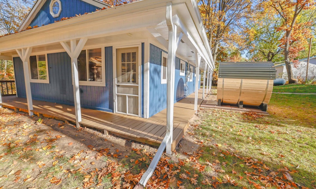 Barryton House | Riverfront | Sauna, Fireplace, Firepit & Huge Deck