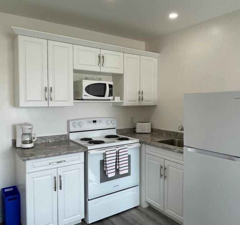Algoma District Hotel | Riverfront Studios Inn