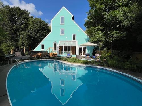 Elora House | Riverside Retreat with Sauna & Hot Tub in Elora