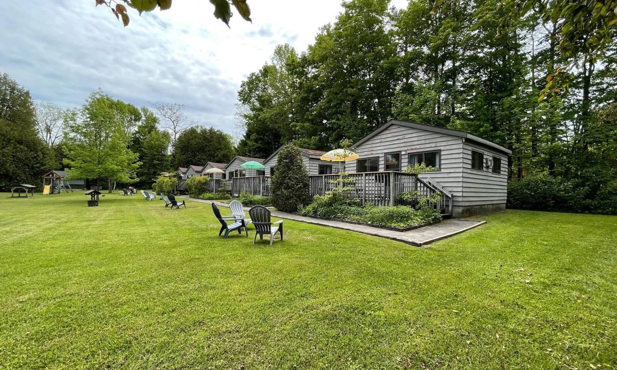 Hope Bay Cottage | Robin-Cedar garden Cozy Cottage #1 for a relaxing retreat