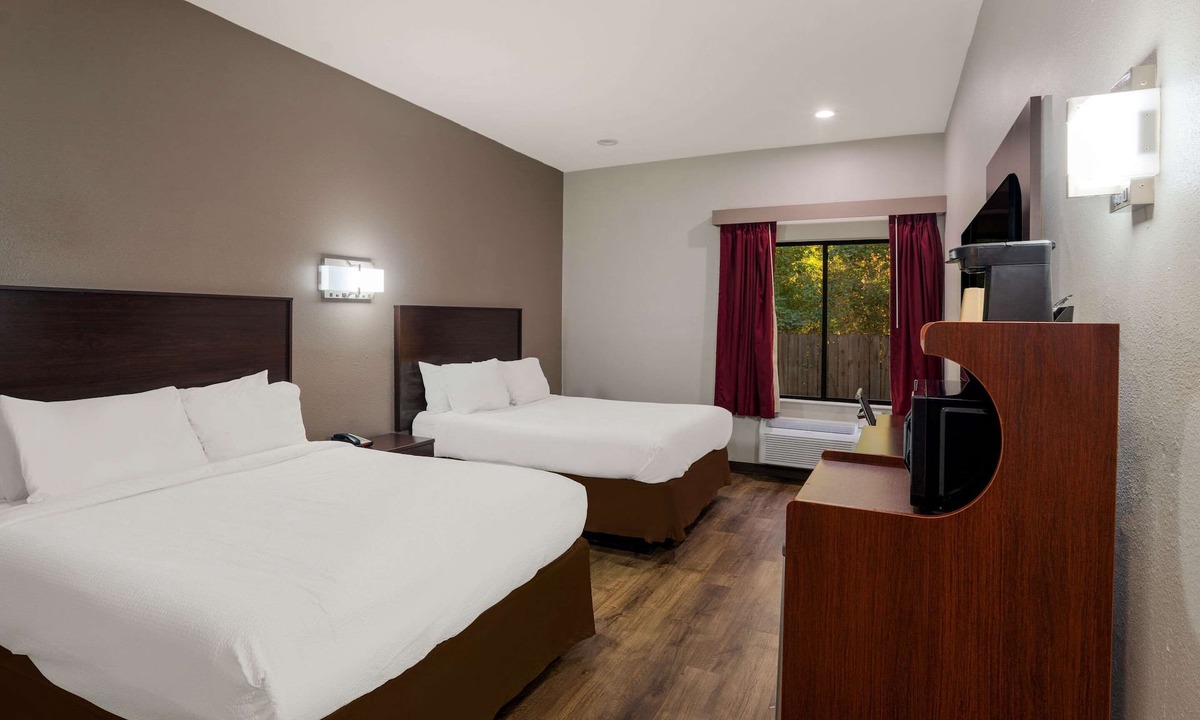 Brandon Hotel | Rodeway Inn Brandon - Jackson East