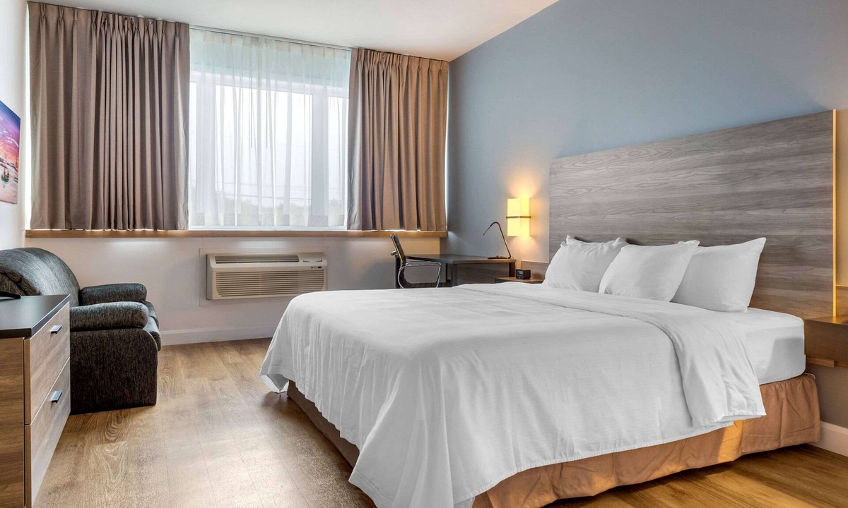Amos Hotel | Rodeway Inn