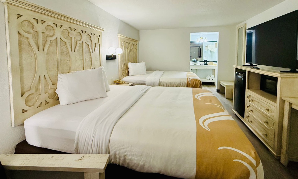 Llano Hotel | Rodeway Inn Llano