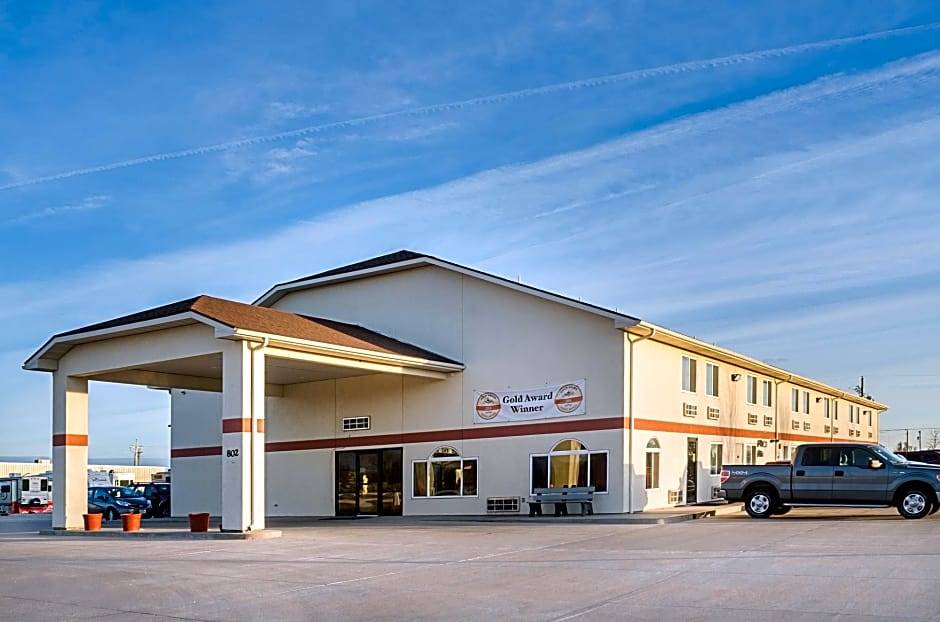 Larned Hotel | Rodeway Inn
