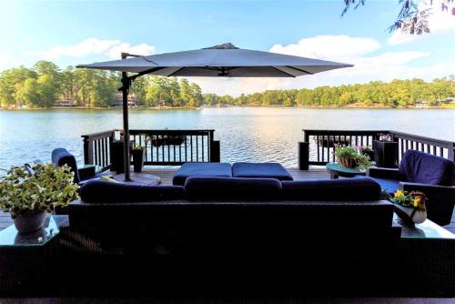 Mid America House | Romantic Couples Cottage for Relaxing Getaways on the Outskirts of Hot Springs, Arkansas