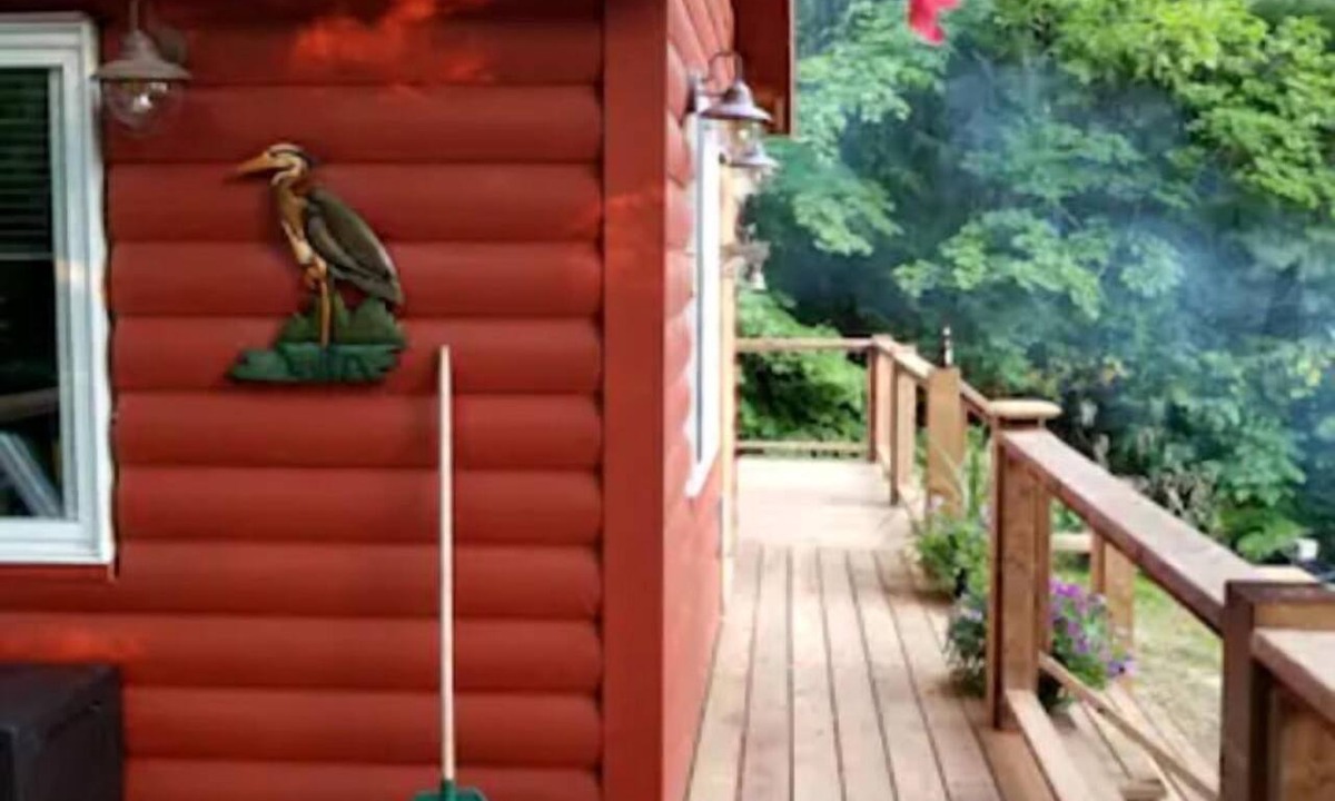 McKellar Cabin | Romantic Getaway in a Tiny Cabin in McKellar, Ontario
