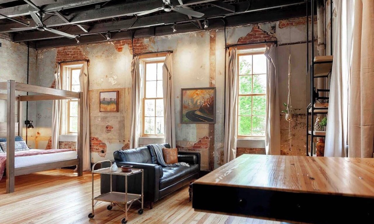 Heber Springs Apartment | Romantic Historic Loft on Main Street