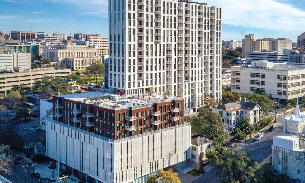 West End Resort | Roomy Studio at Austin Resort! Complete with Rooftop Pool, Fire Pit, and More!