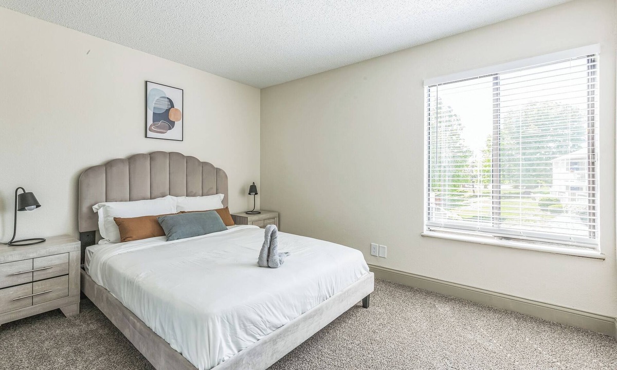 Lenexa Apartment | Rosehill Pointe 122 I Comfy 2 Bed 1 Bath