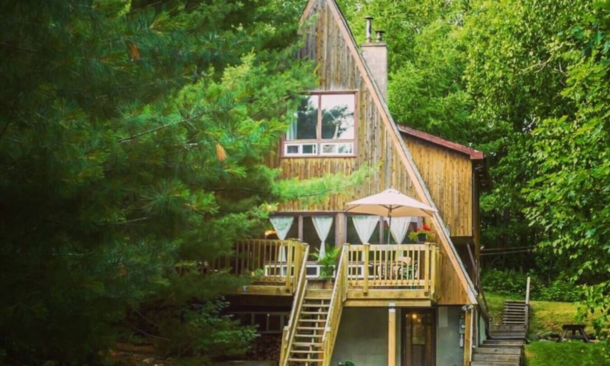 Sudbury Cottage | Rustic A-Frame with Hot Tub, Fire pit, and BBQ.