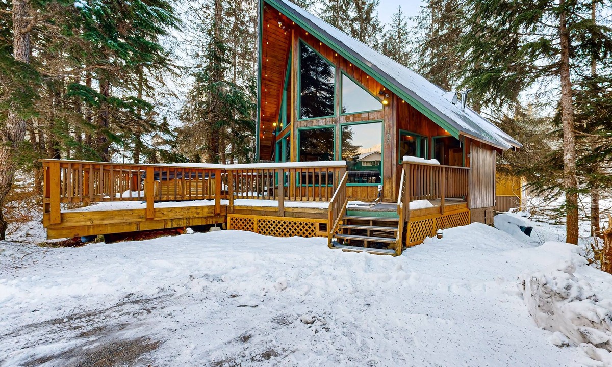 Alyeska Ski Chalet | Rustic chalet w/ sauna, views, near the slopes
