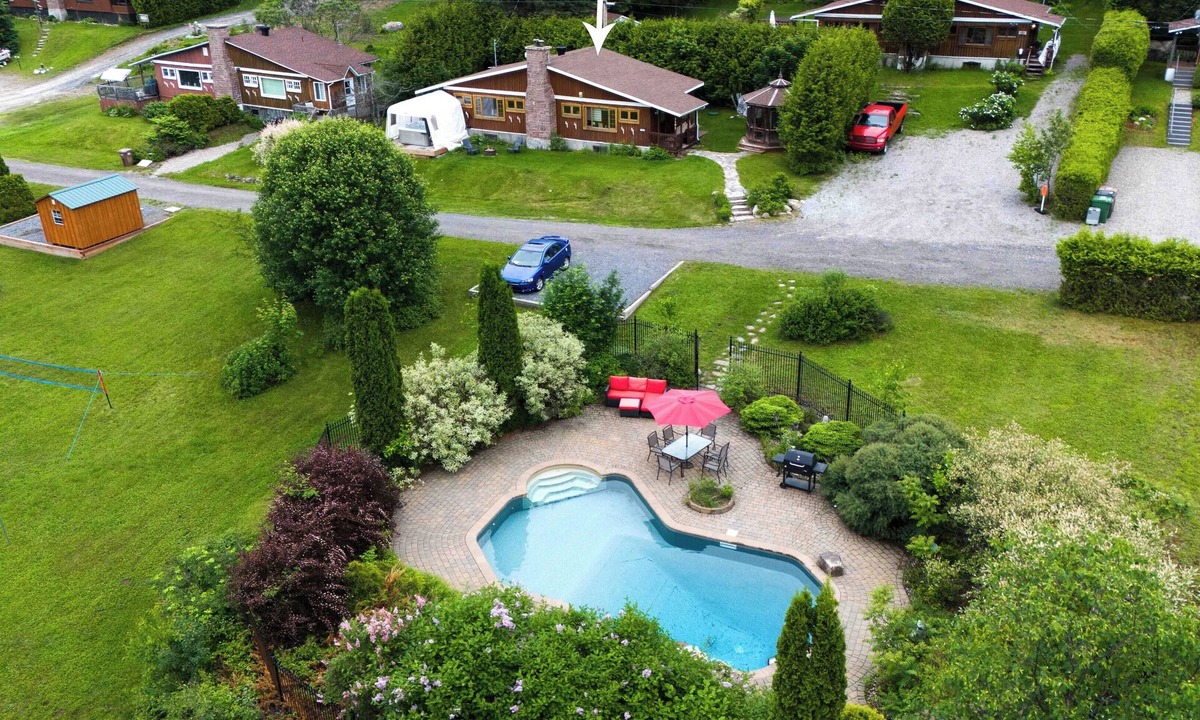 Nominingue Ski Chalet | Rustic experience with heated pool and spa
