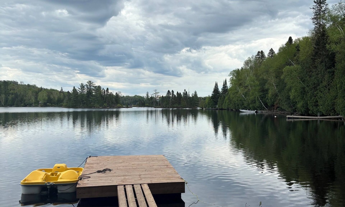 Sainte-Anne-du-Lac Ski Chalet | Rustic lakeside cottage.