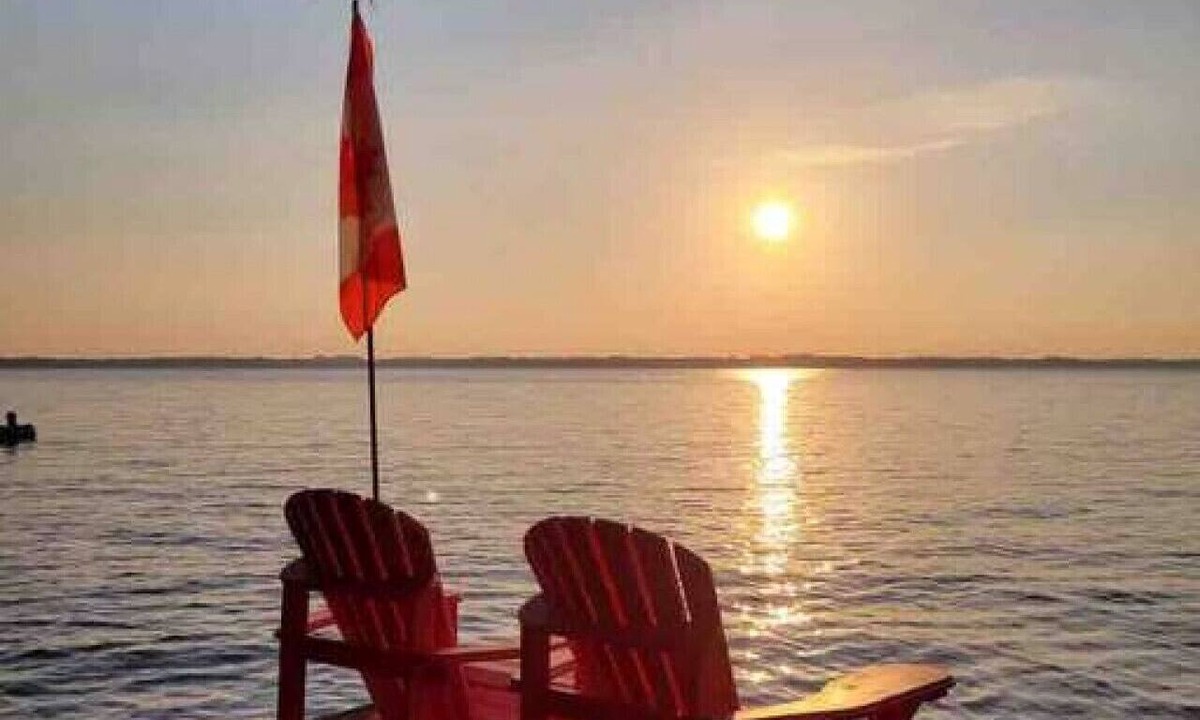 Pleasant Point Cottage | Rustic Pines Waterfront Cottage *CLEAR WATER*