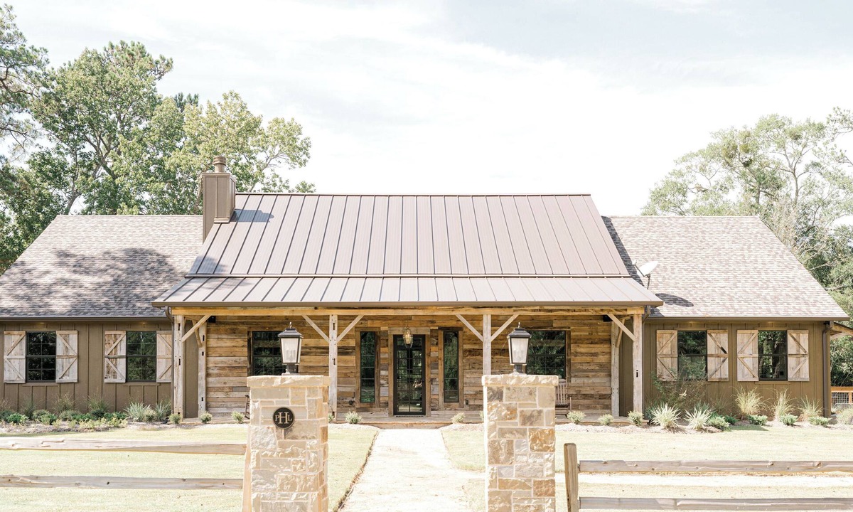 Willis Cabin | Rustic & refined Pine Hill Lodge- 8 acres w/lagoon pool, 5 bedrooms, 5500 sq ft