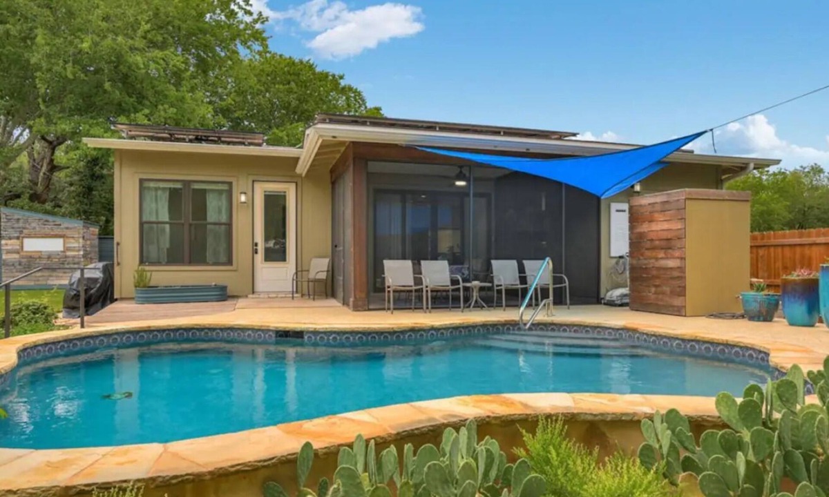 Galindo House | S.Lamar Oasis with Pool & Large Yard
