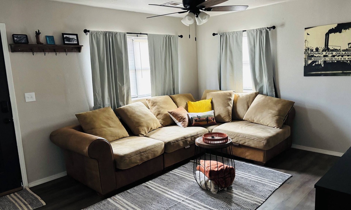 Cushing House | Santa Fe Depot- 3-bedroom house near downtown Cushing