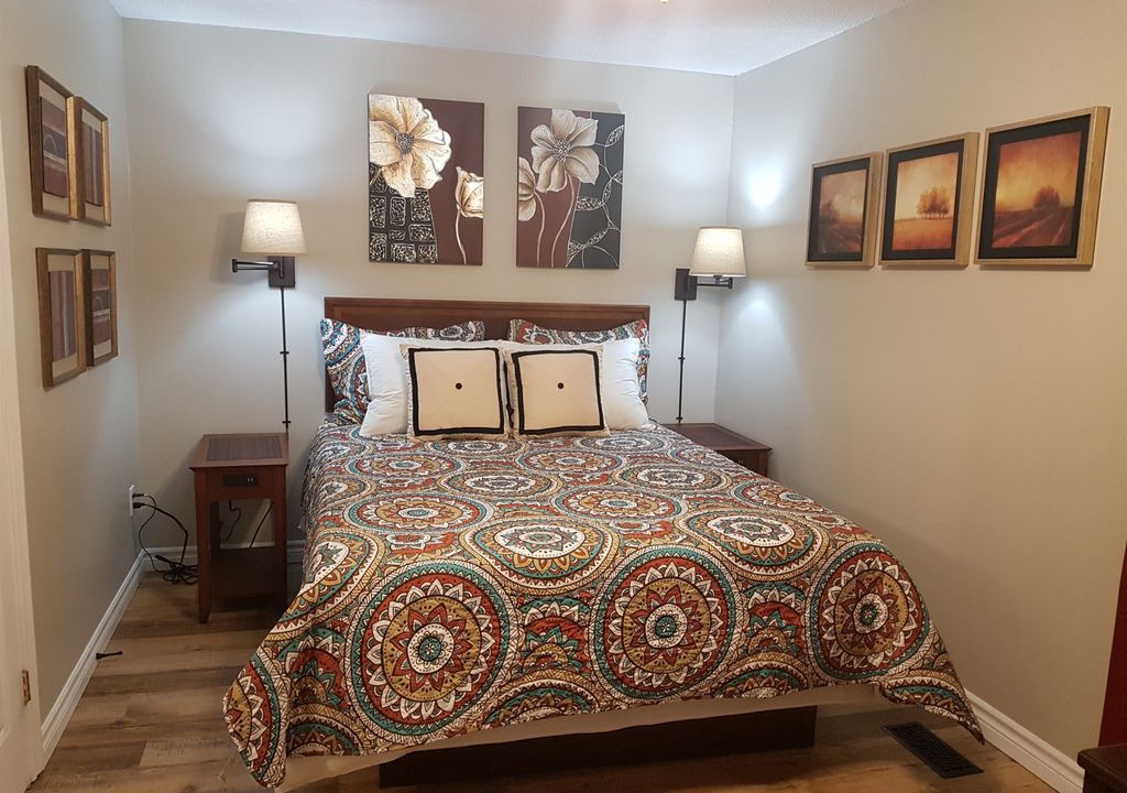 Sarnia House | Sarnia Hidden Gem - 3 BR/2 BA by College/Hwy/Arena