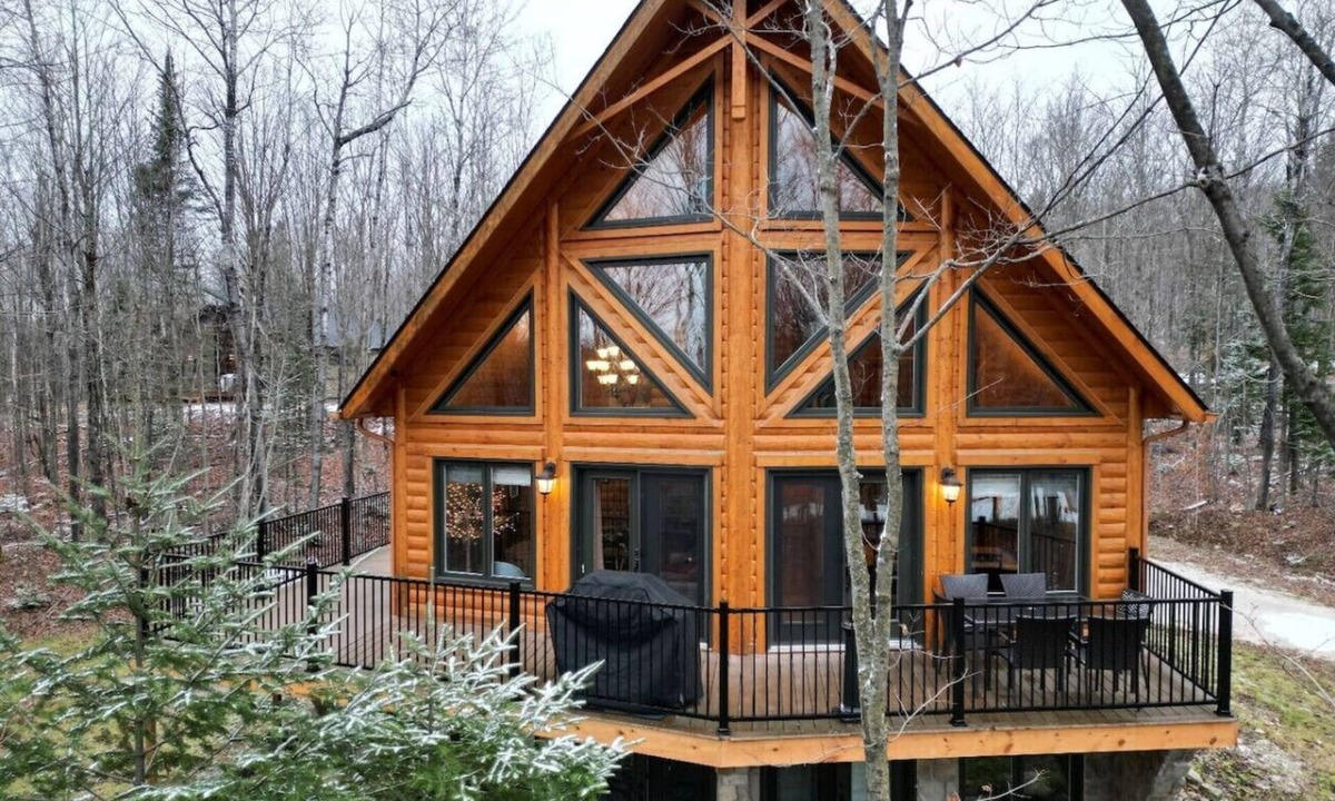 Amherst Cabin | Scandinavian Luxury Log Home + Private Spa