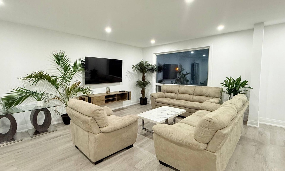Agincourt House | Scarborough Private Home - 3BR 2BA - 5 min to 401H