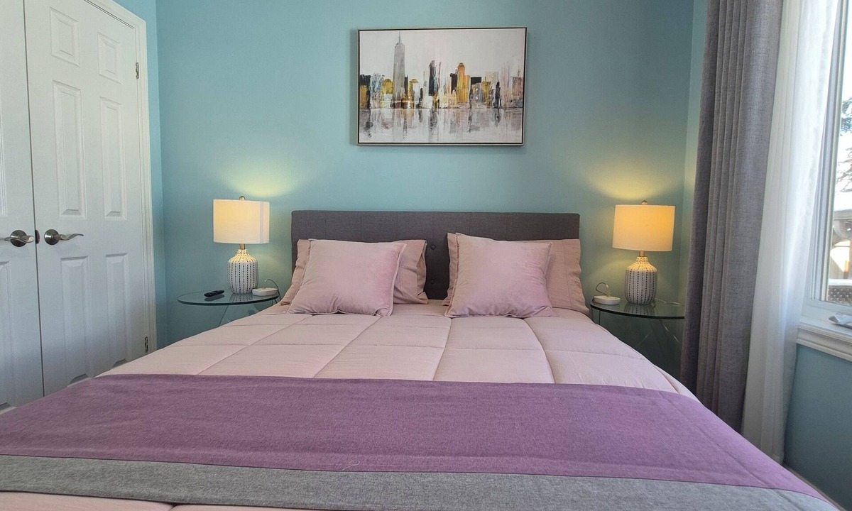 Niagara Falls Bed & Breakfast | Scenic Lakeside Cozy Queen Suite Free Breakfast