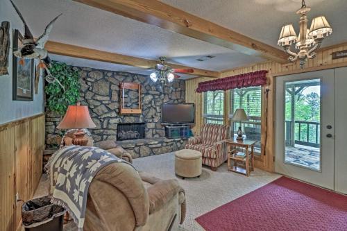 Edgemont House | Secluded Edgemont Getaway w/Huge Outdoor Deck!